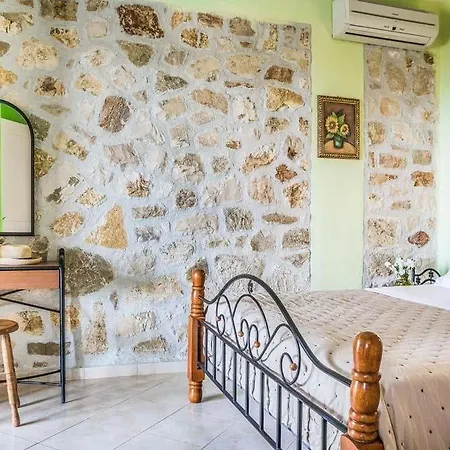 Ratzakli Sleeps 7 Pool Air Con Wifi Villa Ratzaklíon