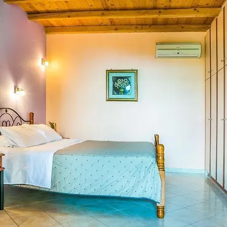 Ratzakli Sleeps 7 Pool Air Con Wifi Villa *